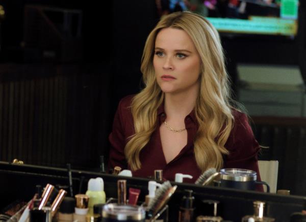 Reese Witherspoon looking in a mirror